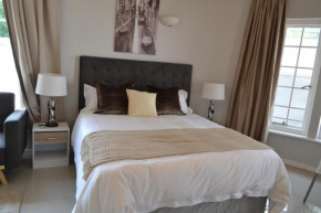 6 Woodmead Suites